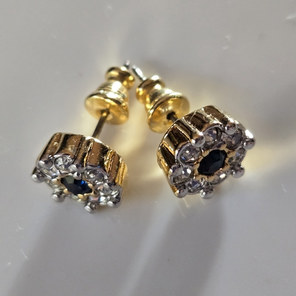 NWT💫D'Orlan Bijoux Goldtone Rhinestone Stud Earrings - Picture 4 of 11